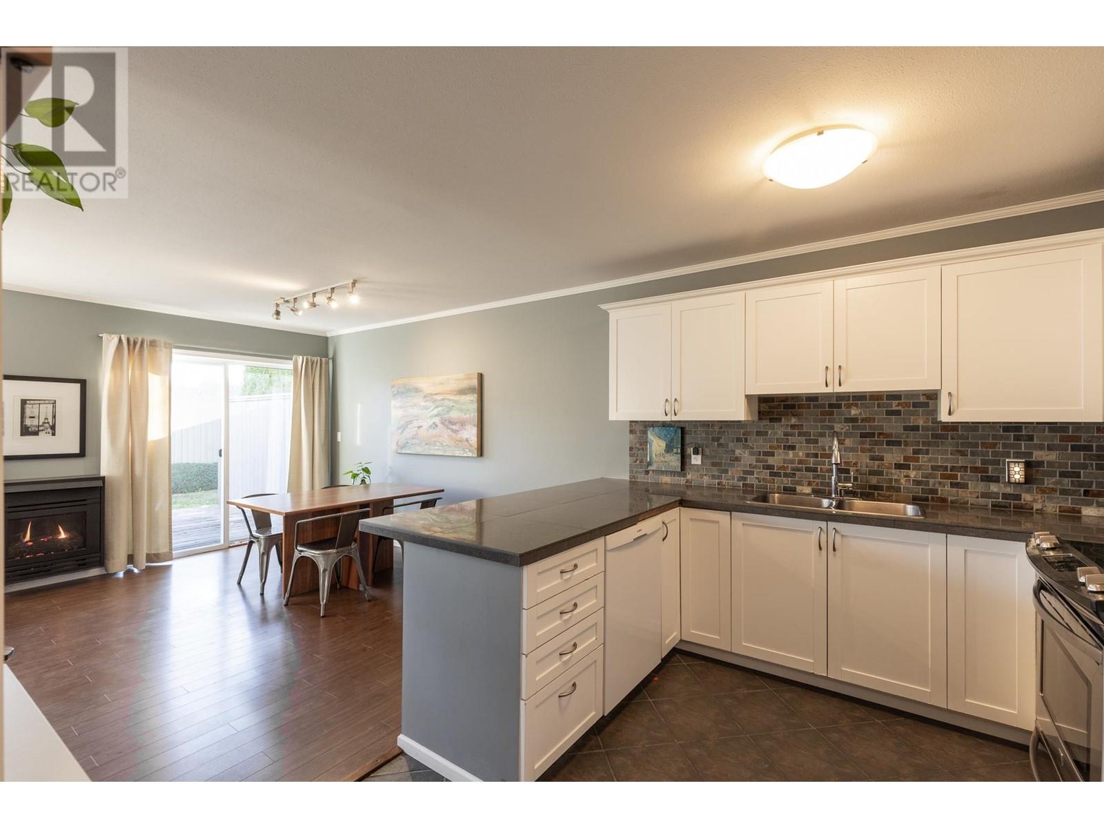 10 5706 Ebbtide Street, Sechelt, British Columbia  V7Z 0J4 - Photo 7 - R2829598