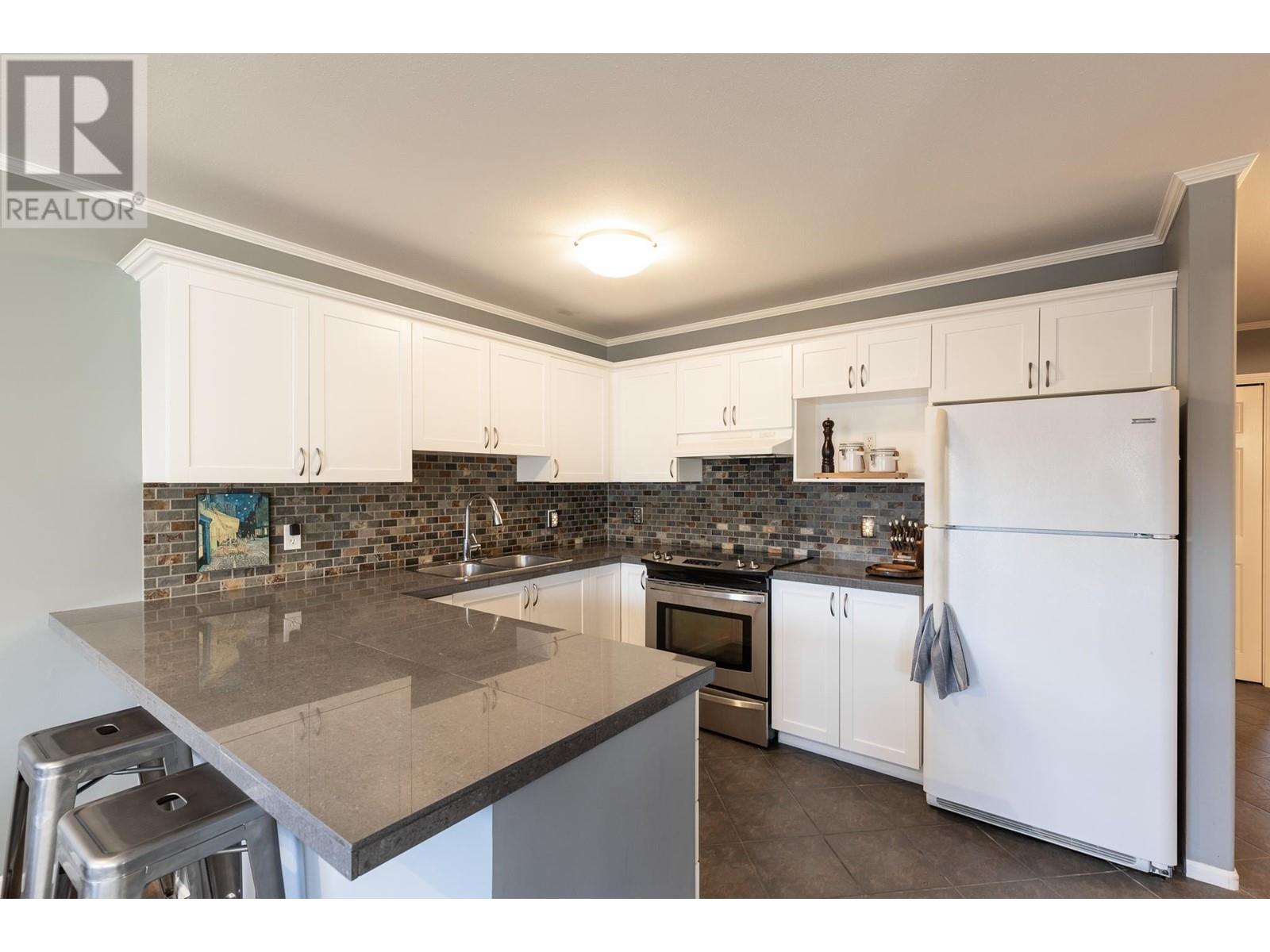 10 5706 Ebbtide Street, Sechelt, British Columbia  V7Z 0J4 - Photo 5 - R2829598