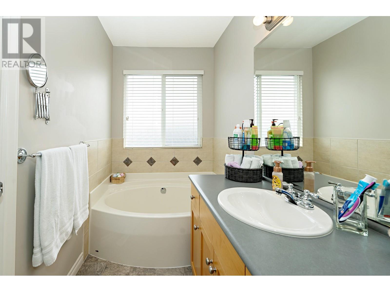 24374 102b Avenue, Maple Ridge, British Columbia  V2W 2E7 - Photo 22 - R2830062