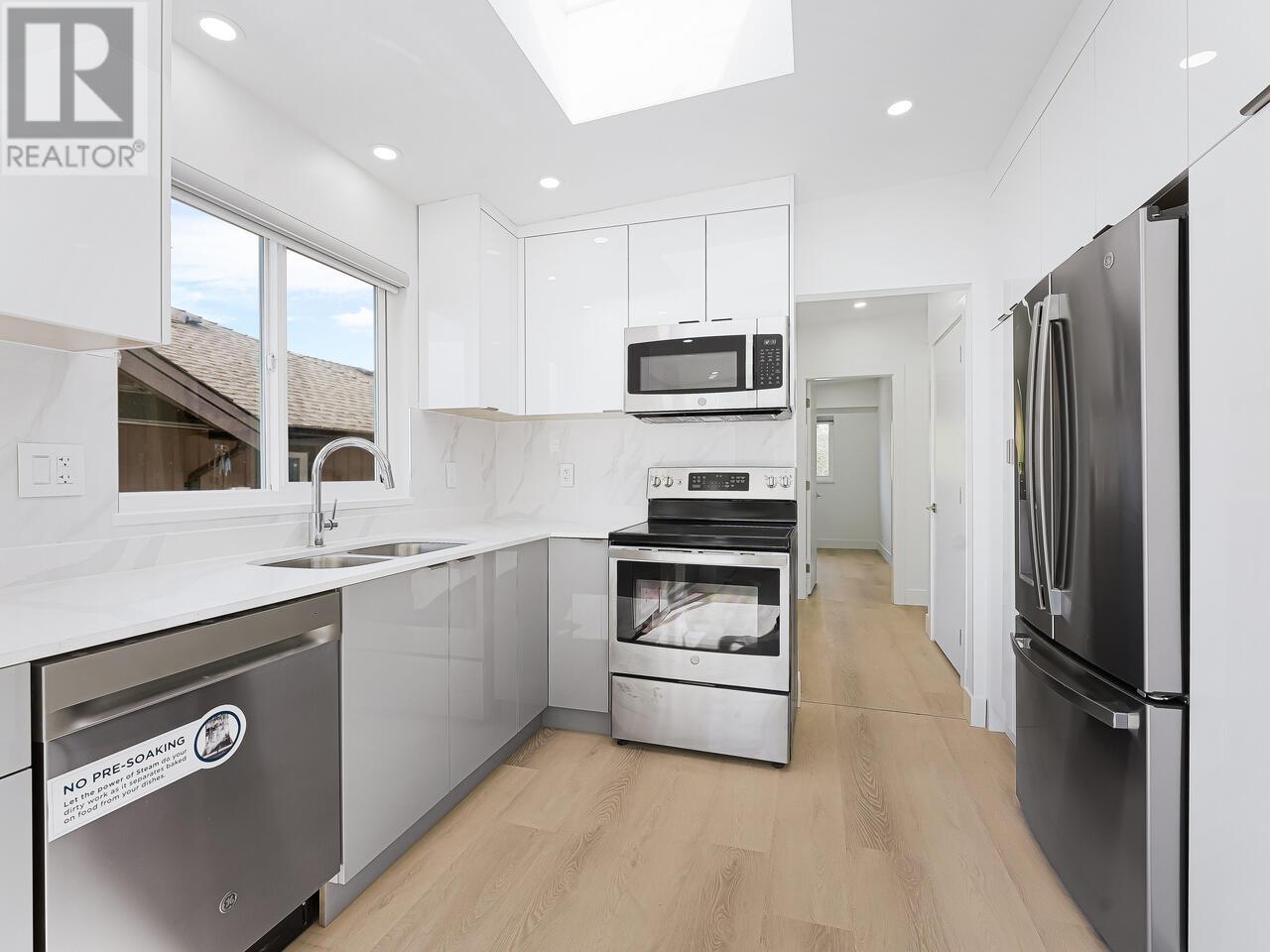625 W 15 Street, North Vancouver, British Columbia  V7R 1T1 - Photo 13 - R2825795