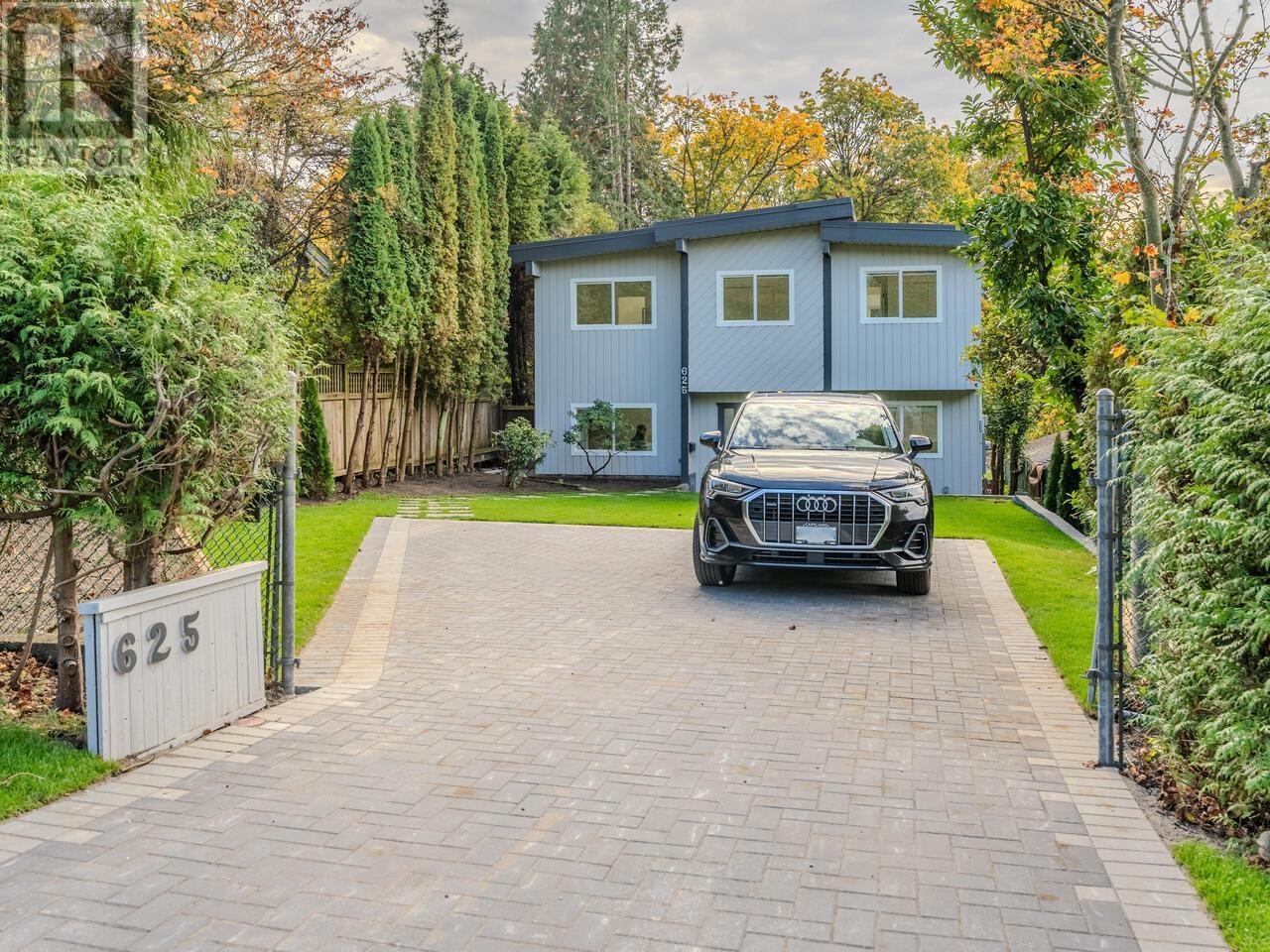 625 W 15 Street, North Vancouver, British Columbia  V7R 1T1 - Photo 2 - R2825795