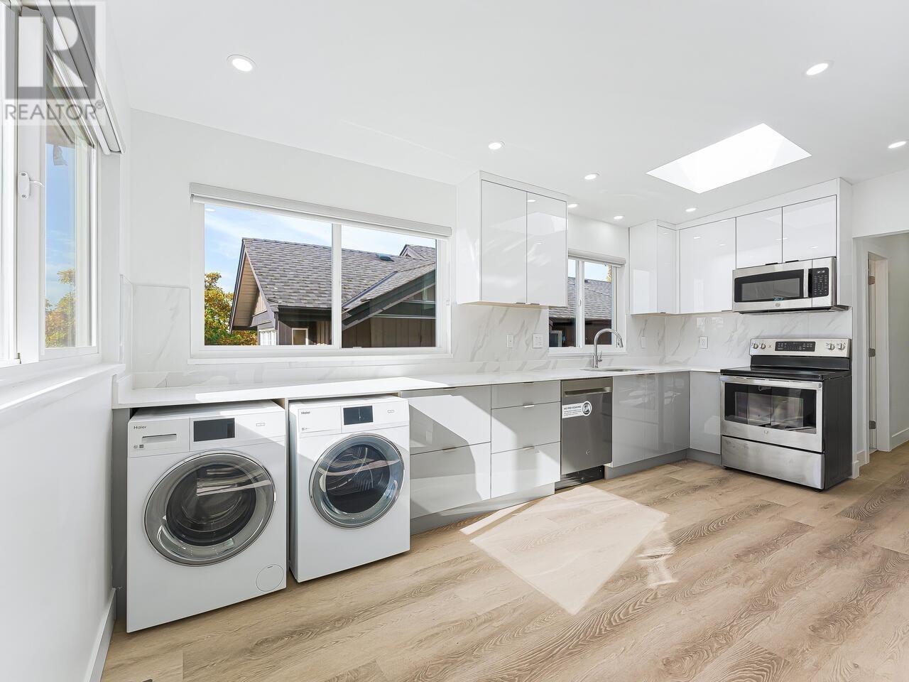 625 W 15 Street, North Vancouver, British Columbia  V7R 1T1 - Photo 11 - R2825795