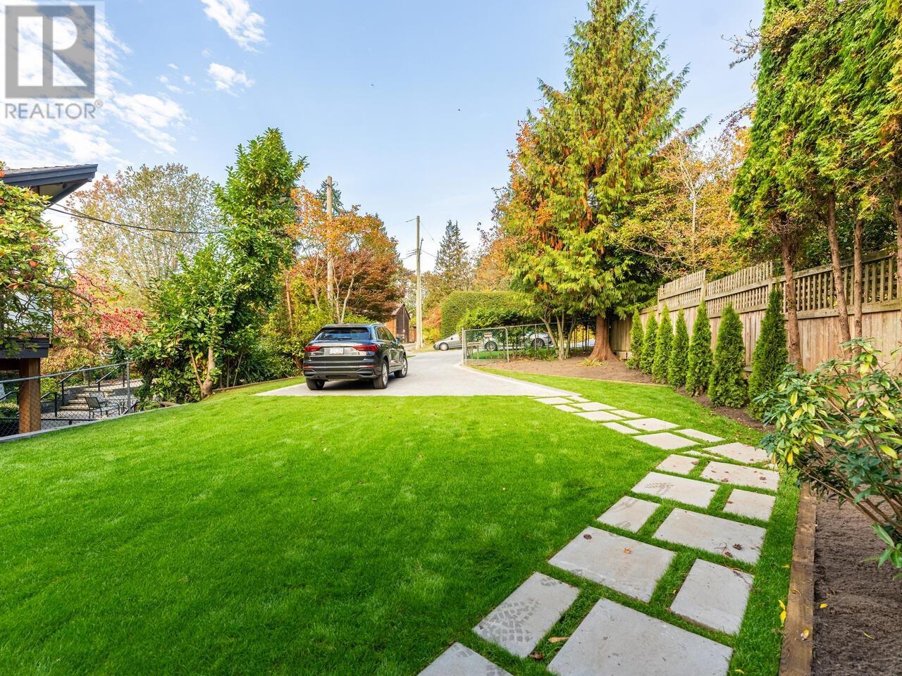 625 W 15 Street, North Vancouver, British Columbia  V7R 1T1 - Photo 5 - R2825795