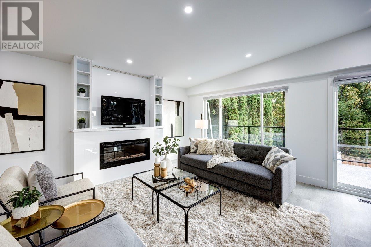 625 W 15 Street, North Vancouver, British Columbia  V7R 1T1 - Photo 10 - R2825795