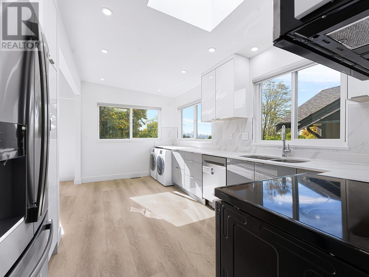 625 W 15 Street, North Vancouver, British Columbia  V7R 1T1 - Photo 12 - R2825795