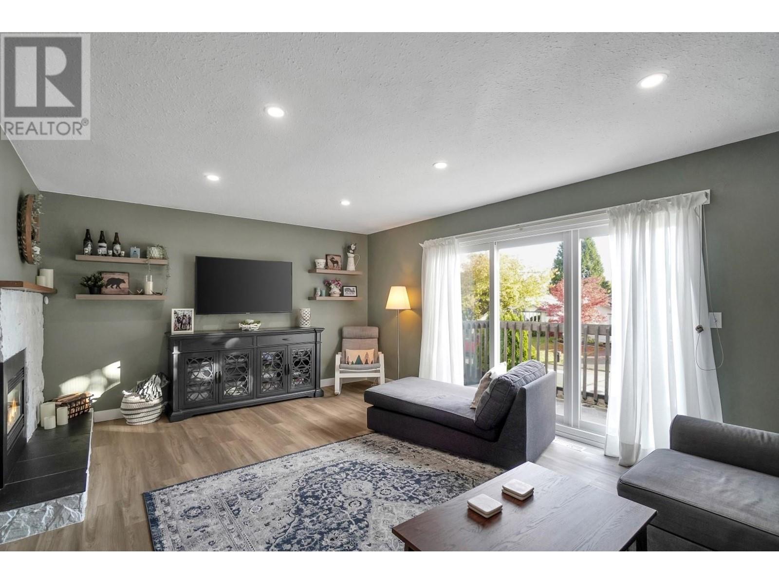 23405 Sandpiper Avenue, Maple Ridge, British Columbia  V2X 9M3 - Photo 2 - R2830033