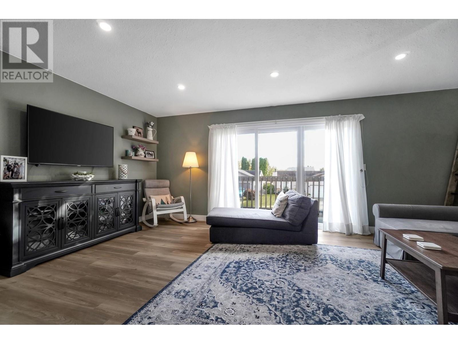 23405 Sandpiper Avenue, Maple Ridge, British Columbia  V2X 9M3 - Photo 3 - R2830033