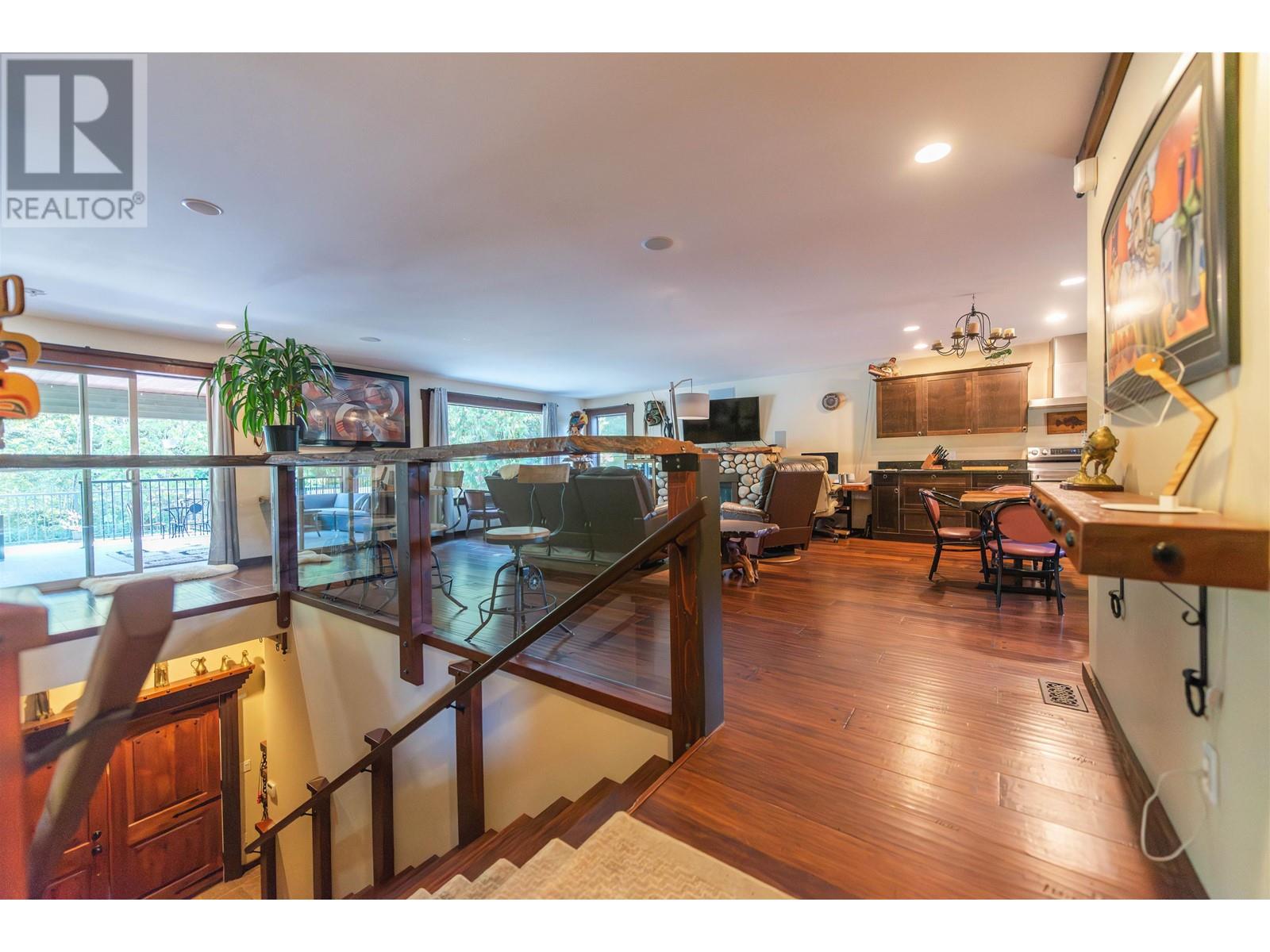 4458 Hazelnut Lane, Sechelt, British Columbia  V7Z 0B1 - Photo 6 - R2821387