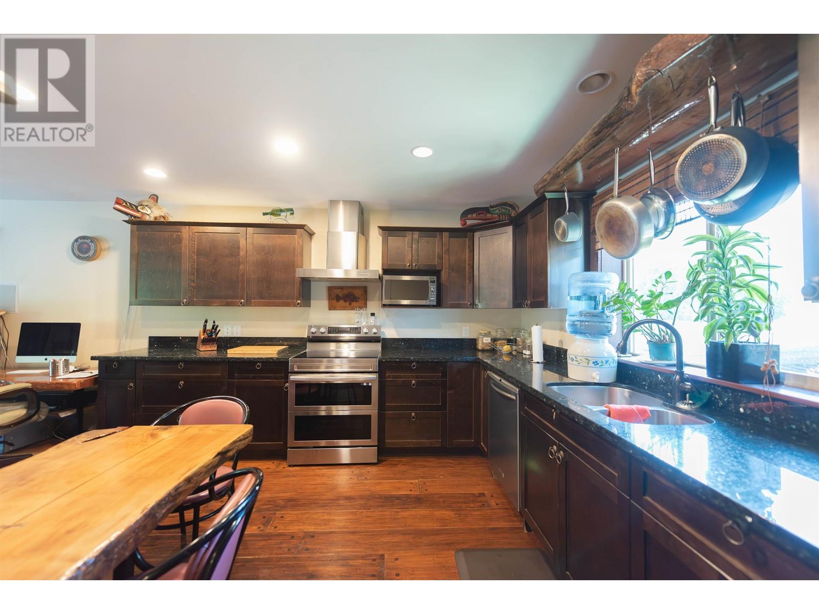 4458 Hazelnut Lane, Sechelt, British Columbia  V7Z 0B1 - Photo 8 - R2821387