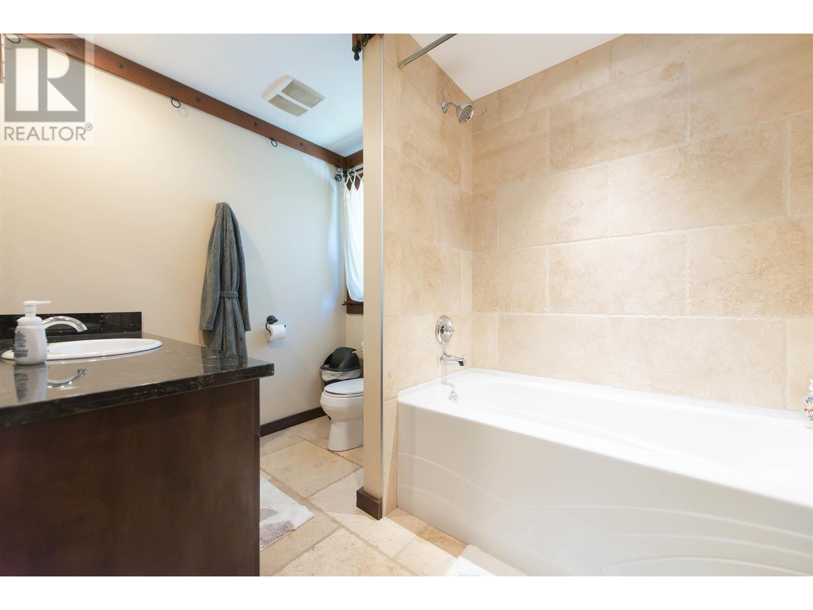 4458 Hazelnut Lane, Sechelt, British Columbia  V7Z 0B1 - Photo 19 - R2821387
