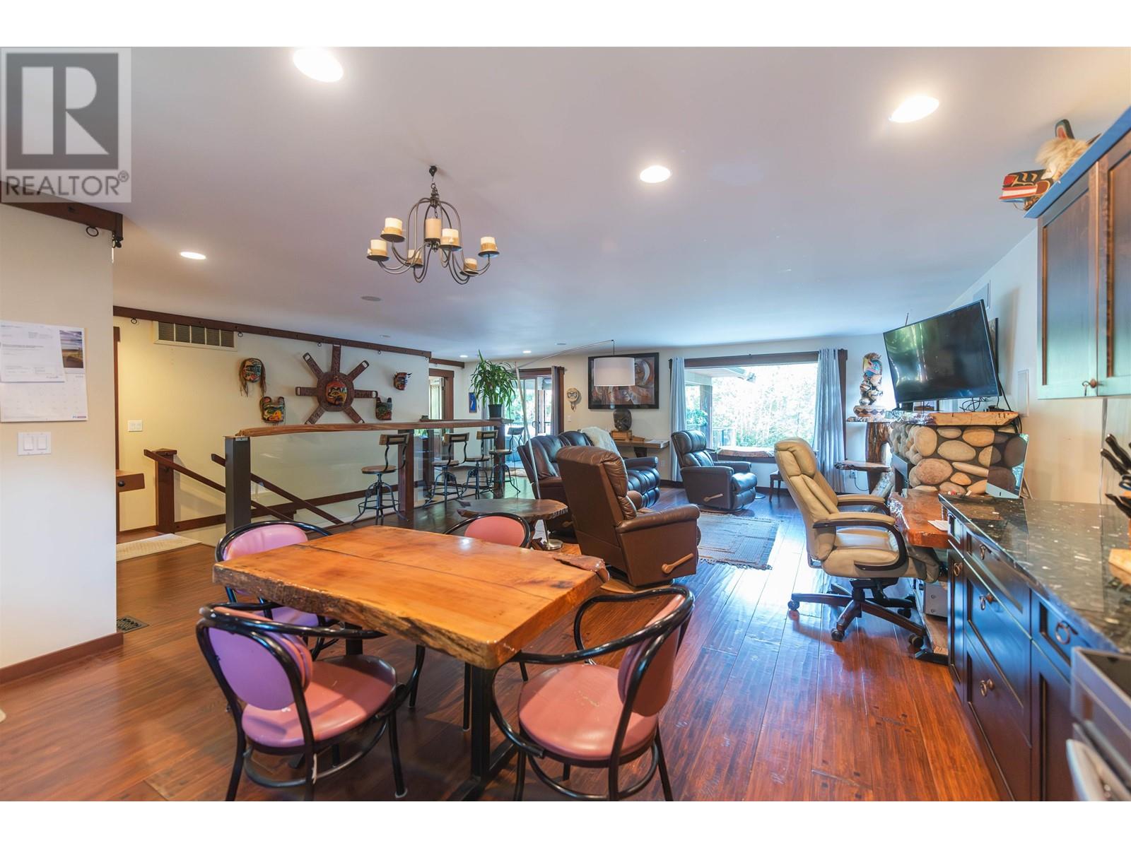 4458 Hazelnut Lane, Sechelt, British Columbia  V7Z 0B1 - Photo 11 - R2821387
