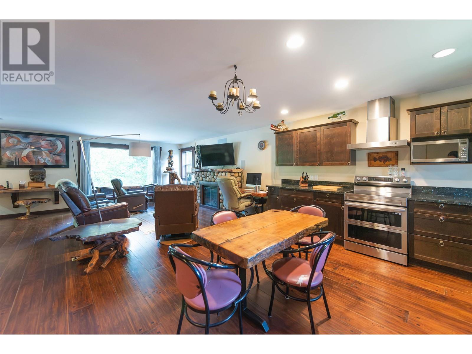 4458 Hazelnut Lane, Sechelt, British Columbia  V7Z 0B1 - Photo 9 - R2821387