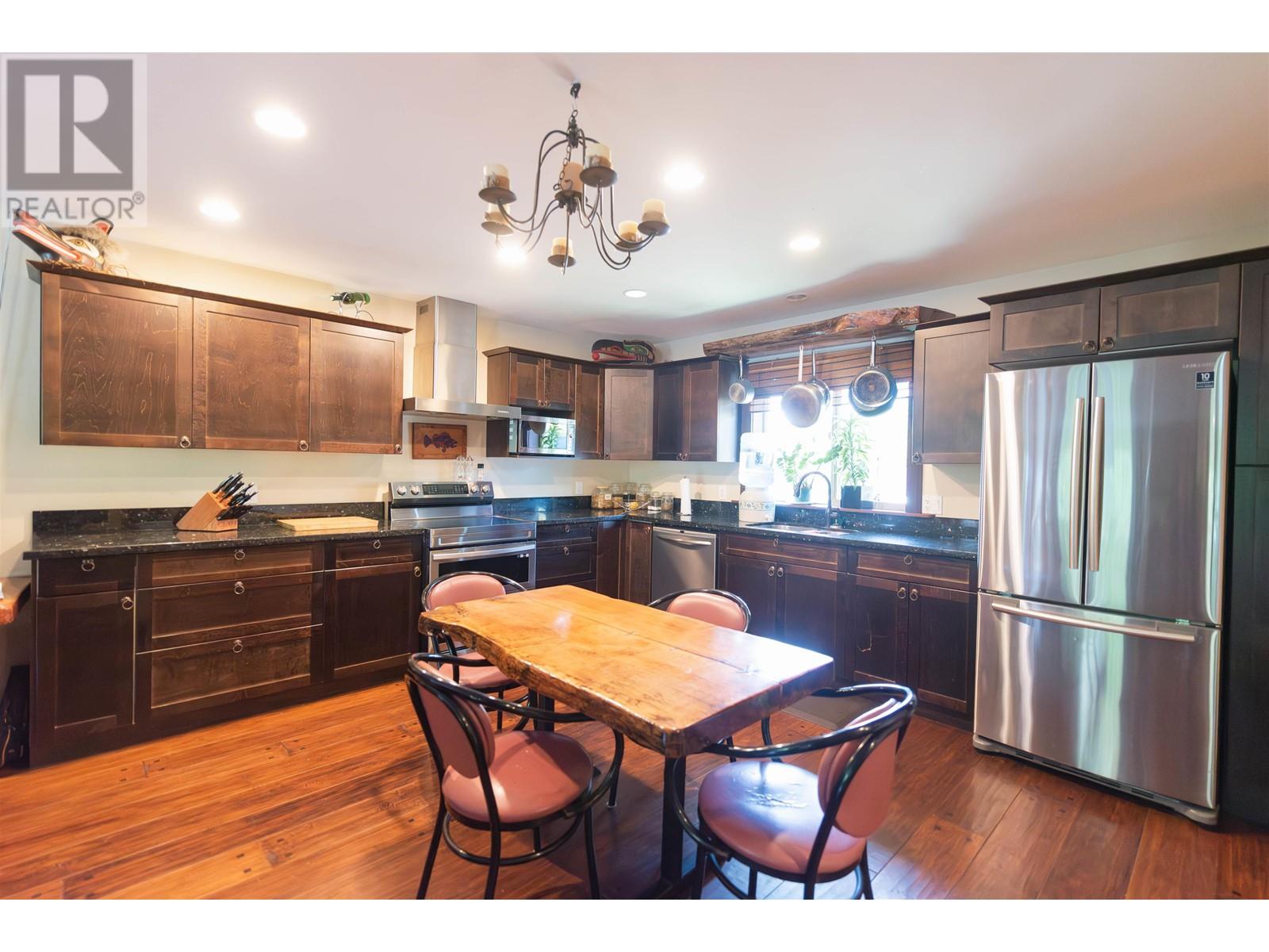 4458 Hazelnut Lane, Sechelt, British Columbia  V7Z 0B1 - Photo 7 - R2821387
