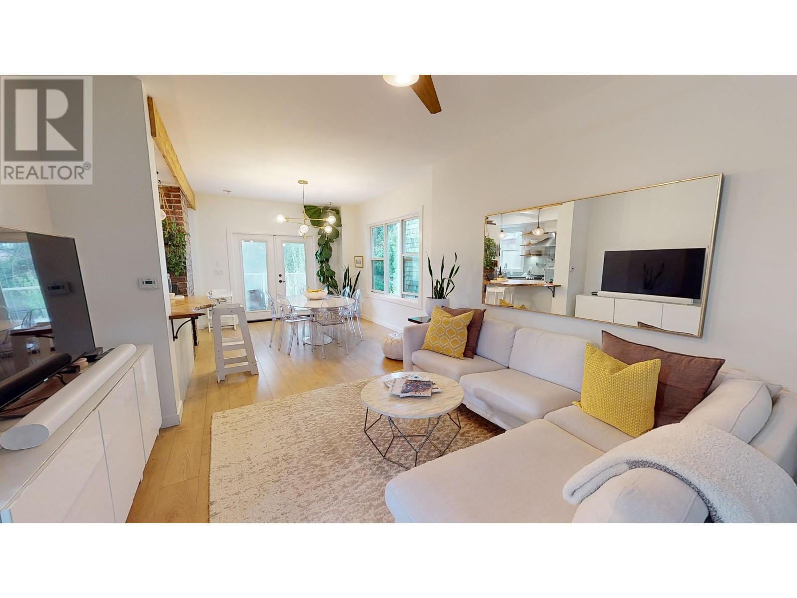144 E 24th Avenue, Vancouver, British Columbia  V5V 1Z4 - Photo 2 - R2830257