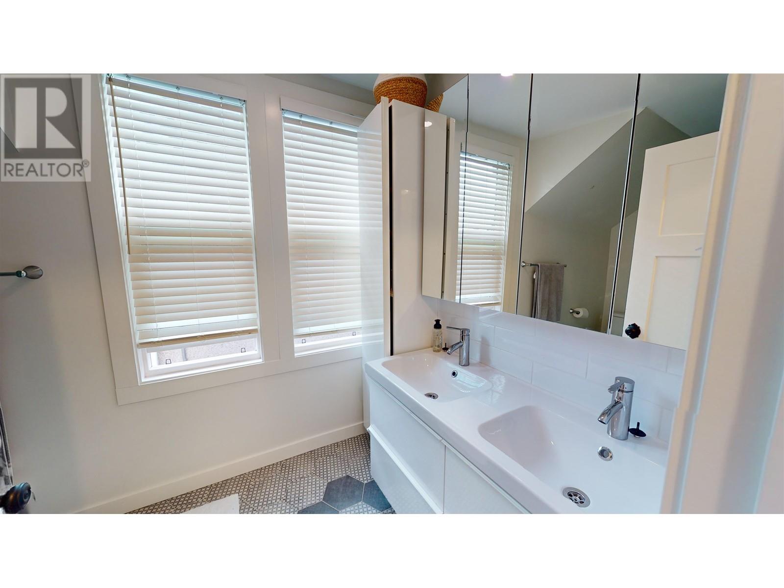 144 E 24th Avenue, Vancouver, British Columbia  V5V 1Z4 - Photo 10 - R2830257