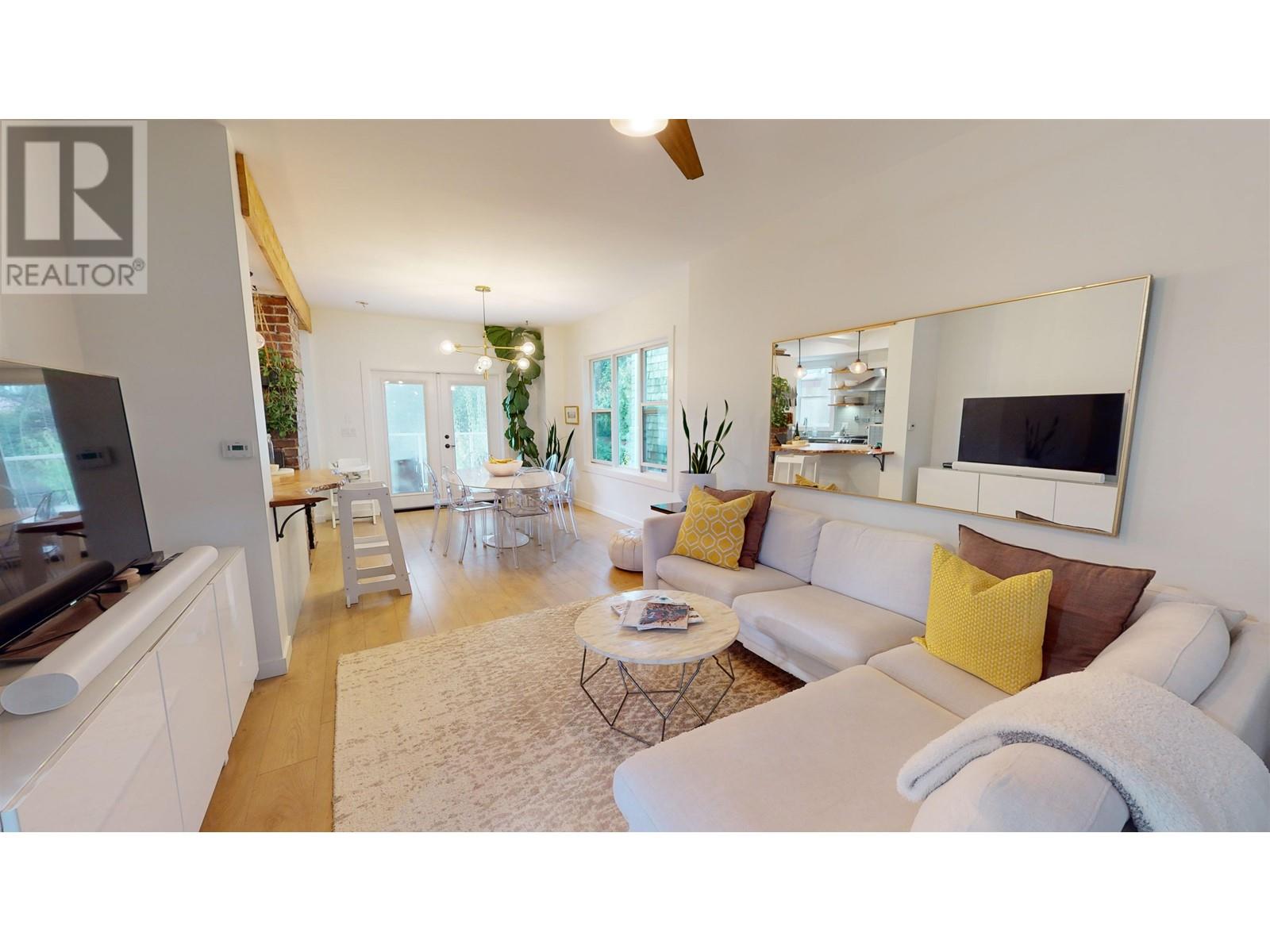 144 E 24th Avenue, Vancouver, British Columbia  V5V 1Z4 - Photo 3 - R2830257