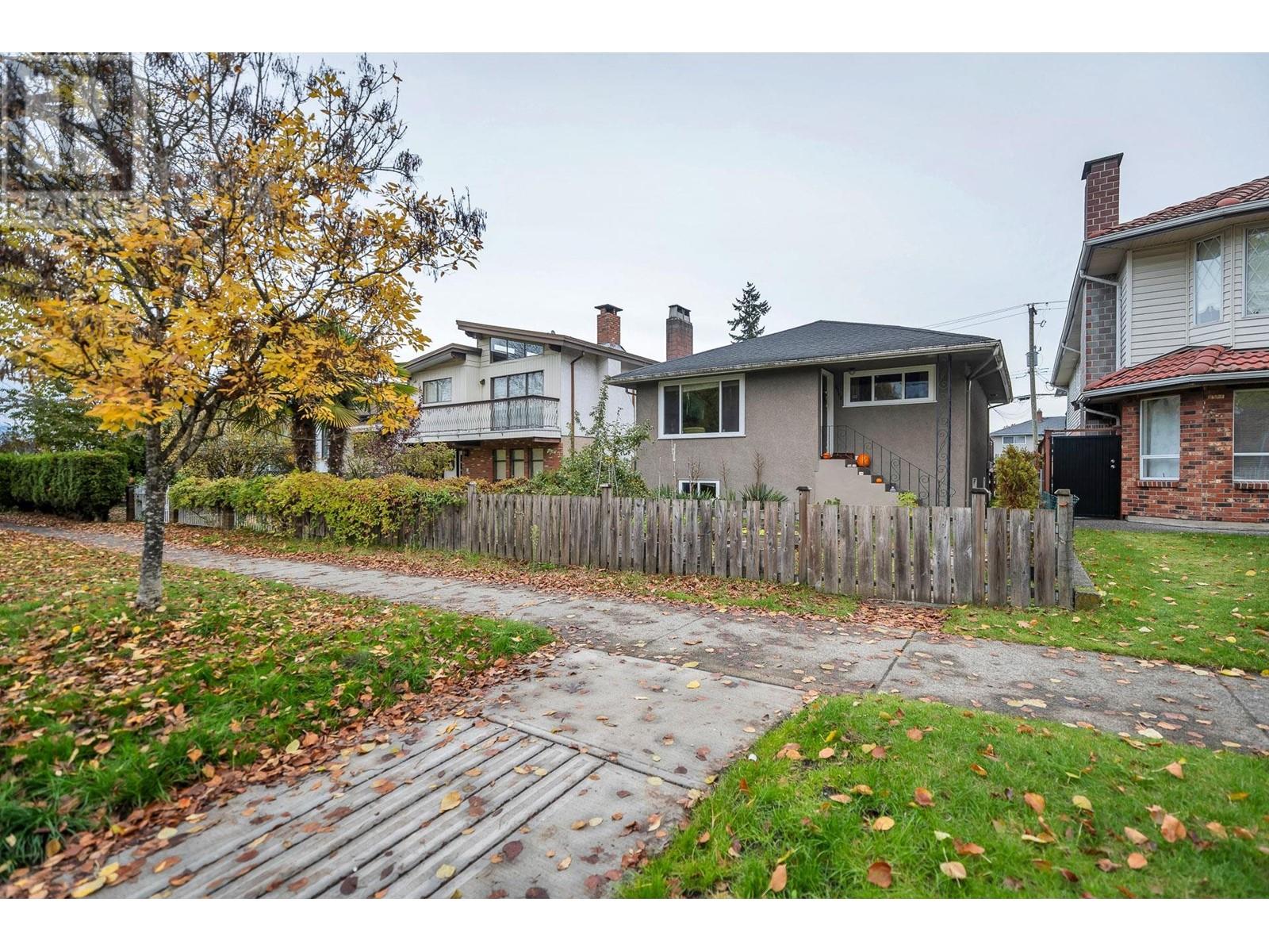 5760 Wales Street, Vancouver, British Columbia  V5R 3N4 - Photo 4 - R2828676