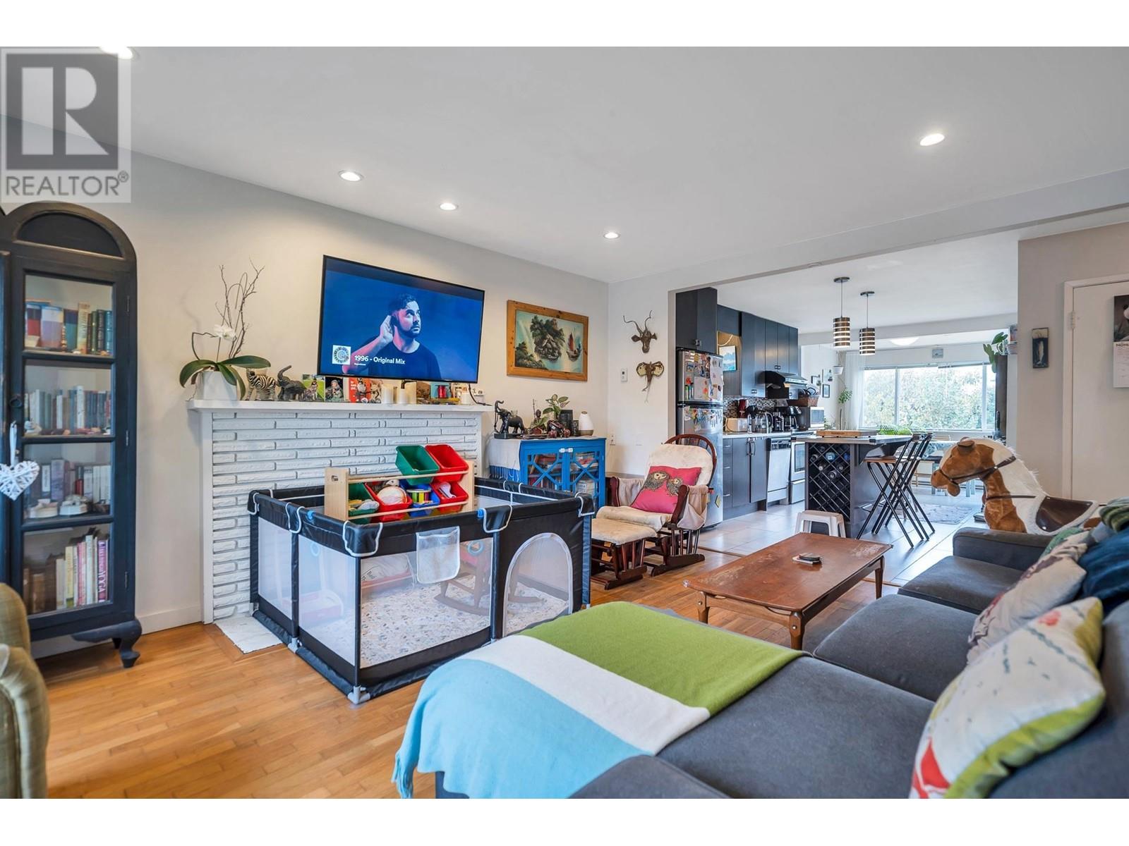 5760 Wales Street, Vancouver, British Columbia  V5R 3N4 - Photo 5 - R2828676