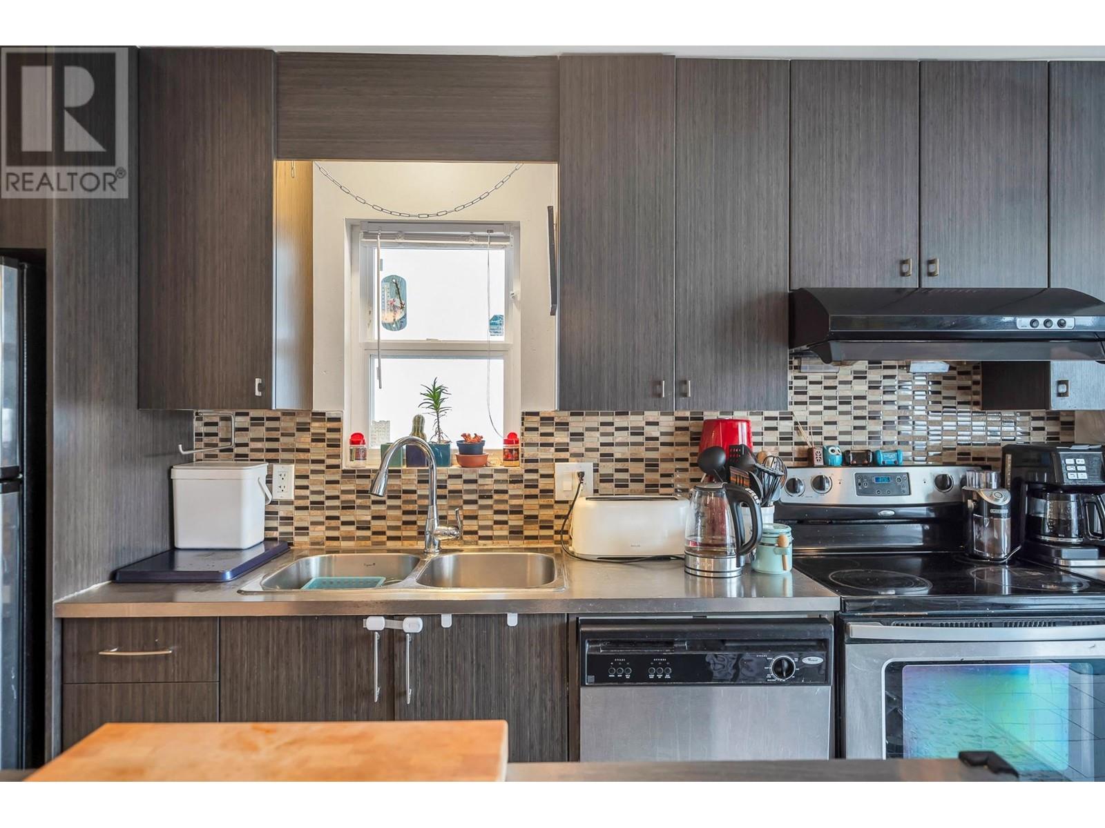 5760 Wales Street, Vancouver, British Columbia  V5R 3N4 - Photo 10 - R2828676