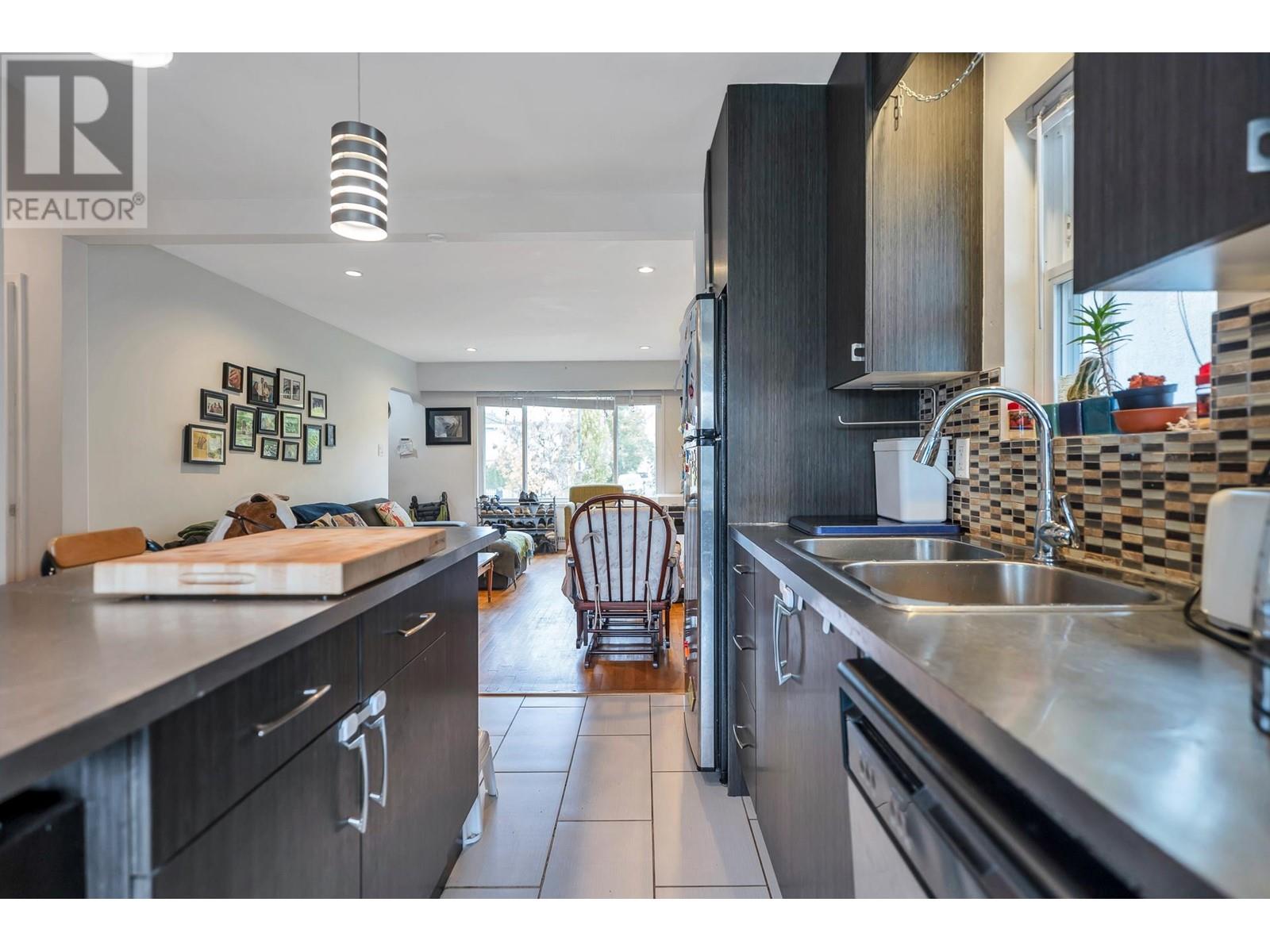 5760 Wales Street, Vancouver, British Columbia  V5R 3N4 - Photo 11 - R2828676