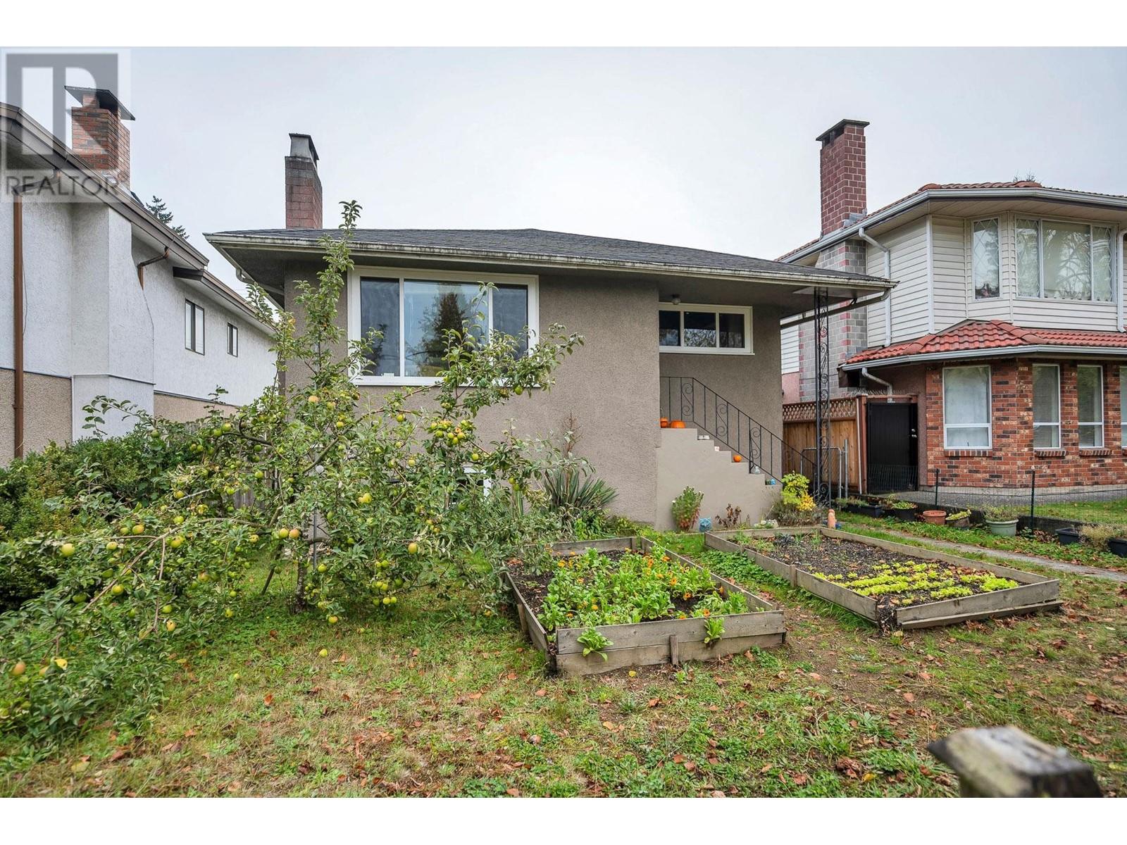 5760 Wales Street, Vancouver, British Columbia  V5R 3N4 - Photo 3 - R2828676