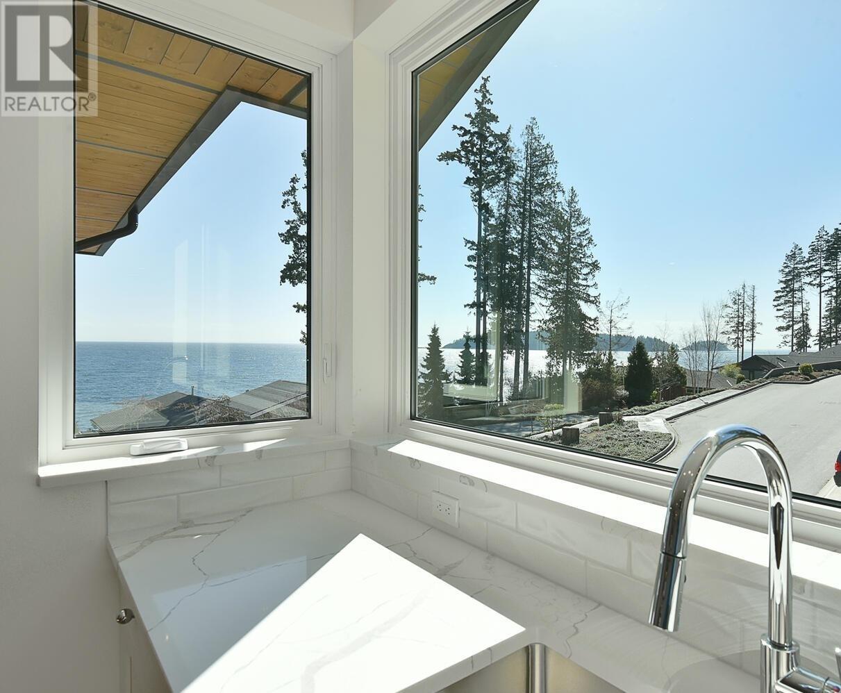 6034 Silverstone Lane, Sechelt, British Columbia  V7Z 0T8 - Photo 15 - R2805778