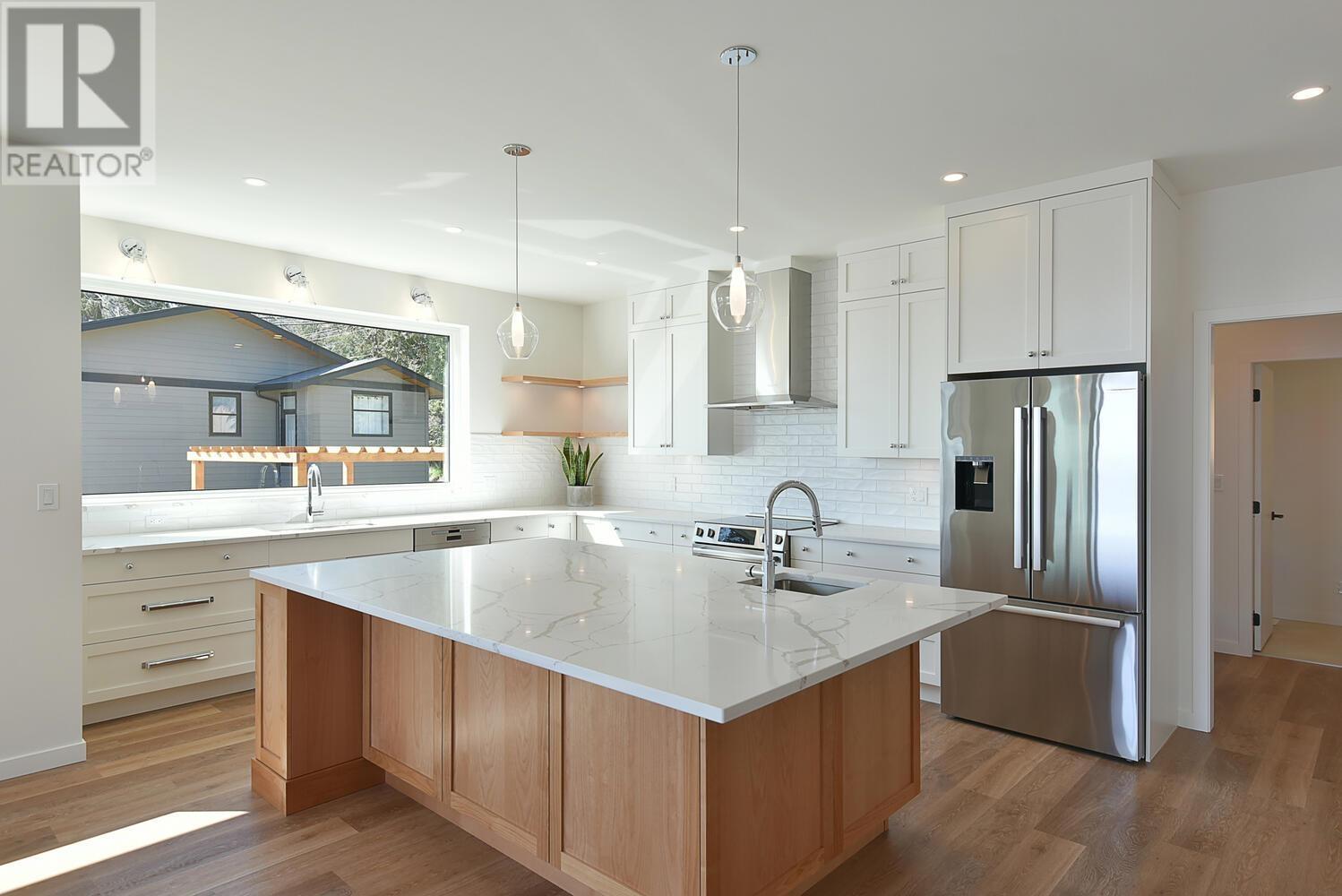 6034 Silverstone Lane, Sechelt, British Columbia  V7Z 0T8 - Photo 13 - R2805778