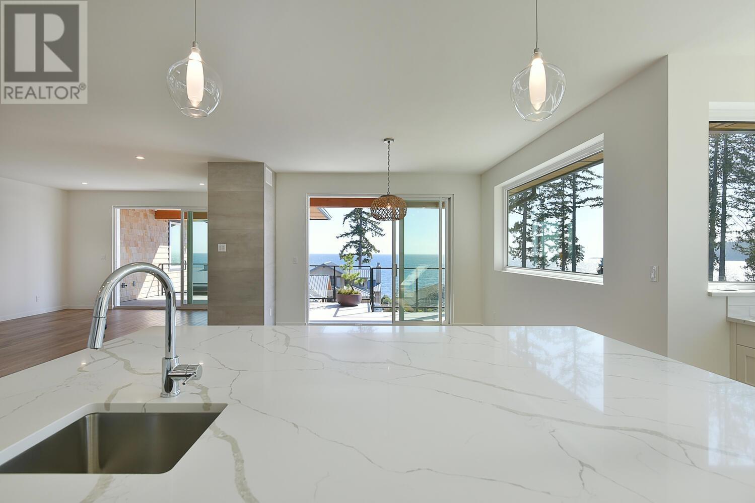 6034 Silverstone Lane, Sechelt, British Columbia  V7Z 0T8 - Photo 14 - R2805778