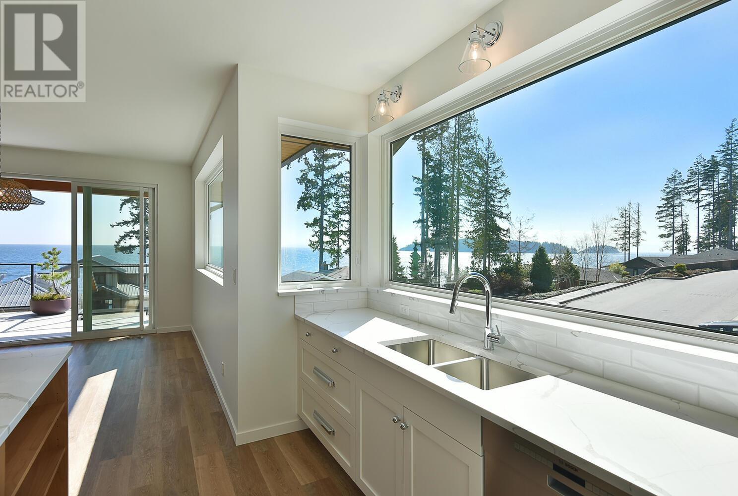 6034 Silverstone Lane, Sechelt, British Columbia  V7Z 0T8 - Photo 2 - R2805778