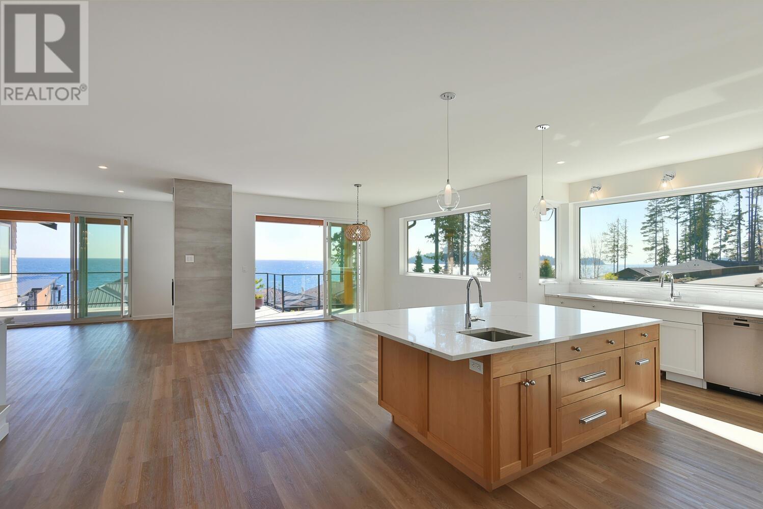6034 SILVERSTONE LANE, sechelt, British Columbia