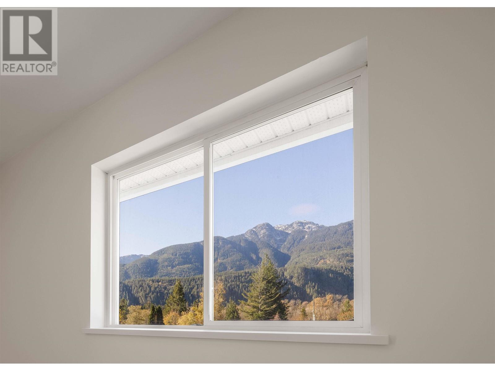 1192 Axen Road, Squamish, British Columbia  V0N 1H0 - Photo 6 - R2828207