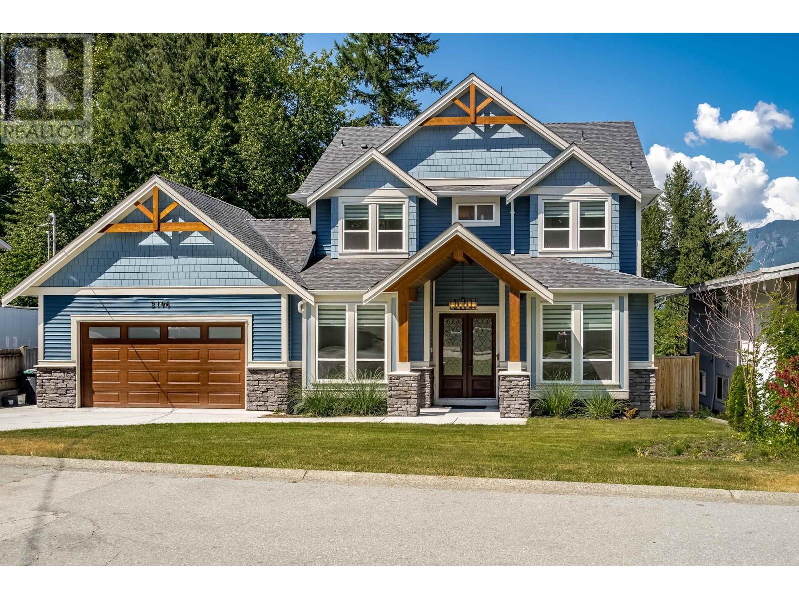 2106 ST GEORGE STREET, port moody, British Columbia