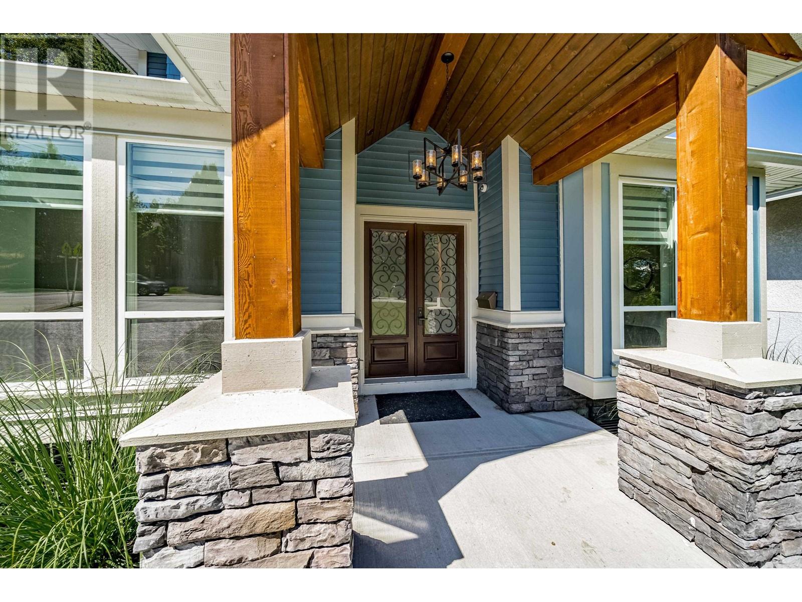 2106 St George Street, Port Moody, British Columbia  V3H 2E9 - Photo 2 - R2830331