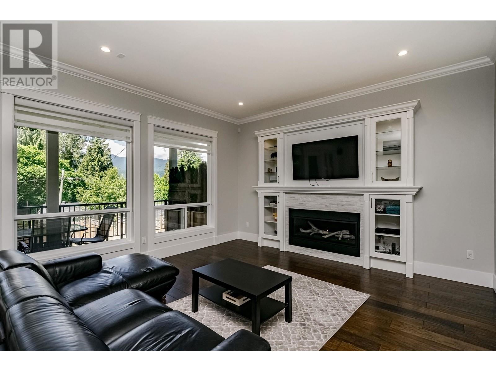 2106 St George Street, Port Moody, British Columbia  V3H 2E9 - Photo 5 - R2830331