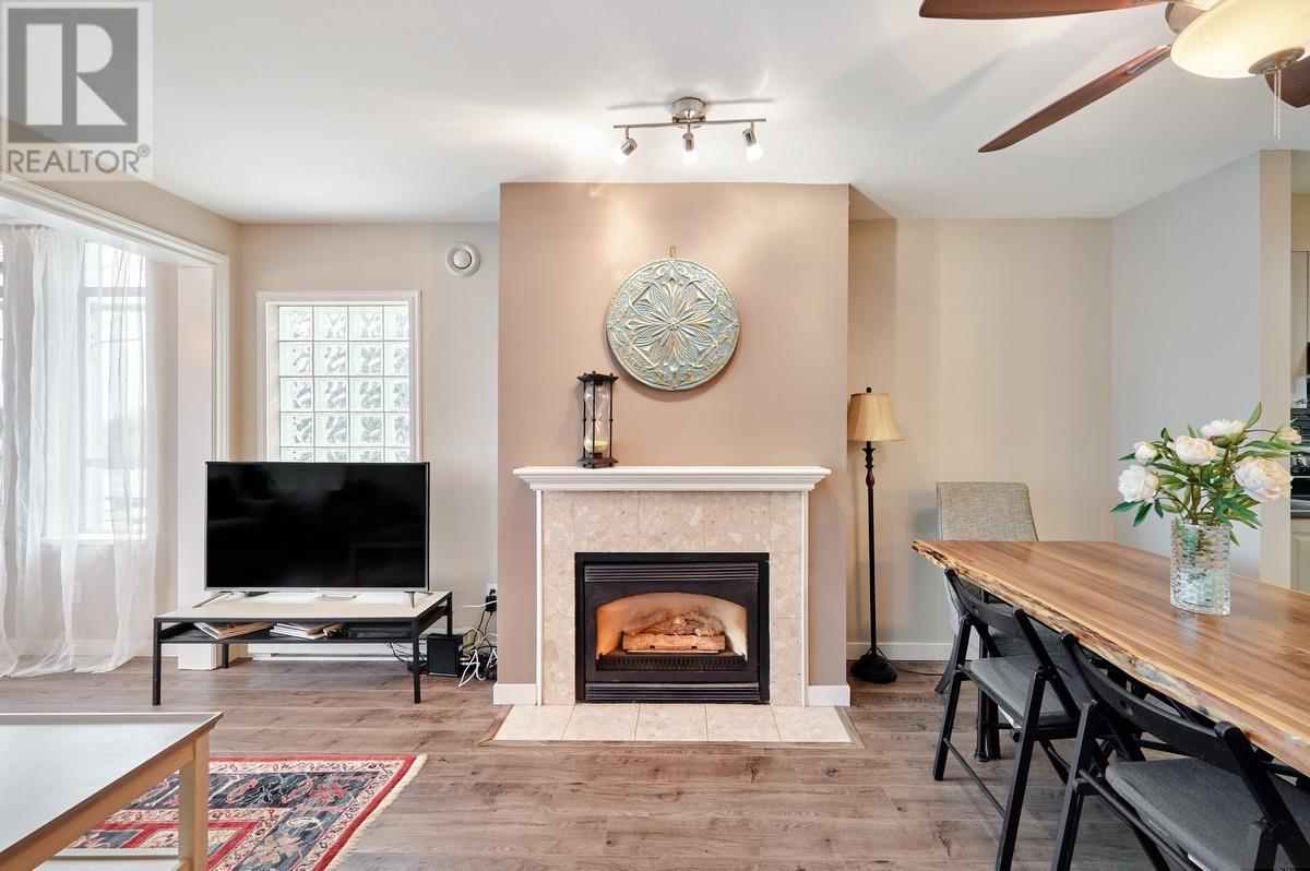 307 855 W 16th Street, North Vancouver, British Columbia  V7P 1R2 - Photo 2 - R2819956