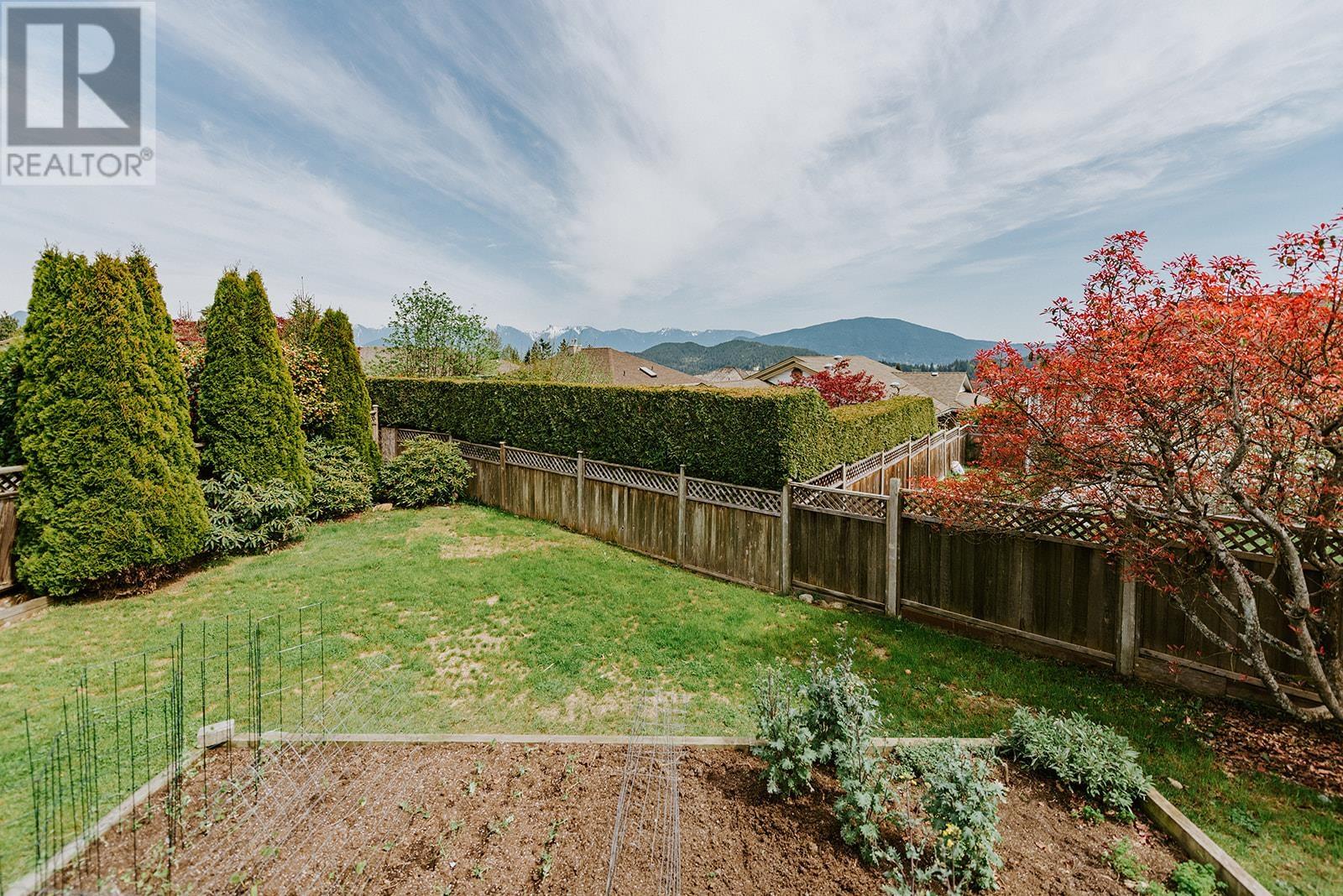 502 Eaglecrest Drive, Gibsons, British Columbia  V0N 1V8 - Photo 3 - R2830341