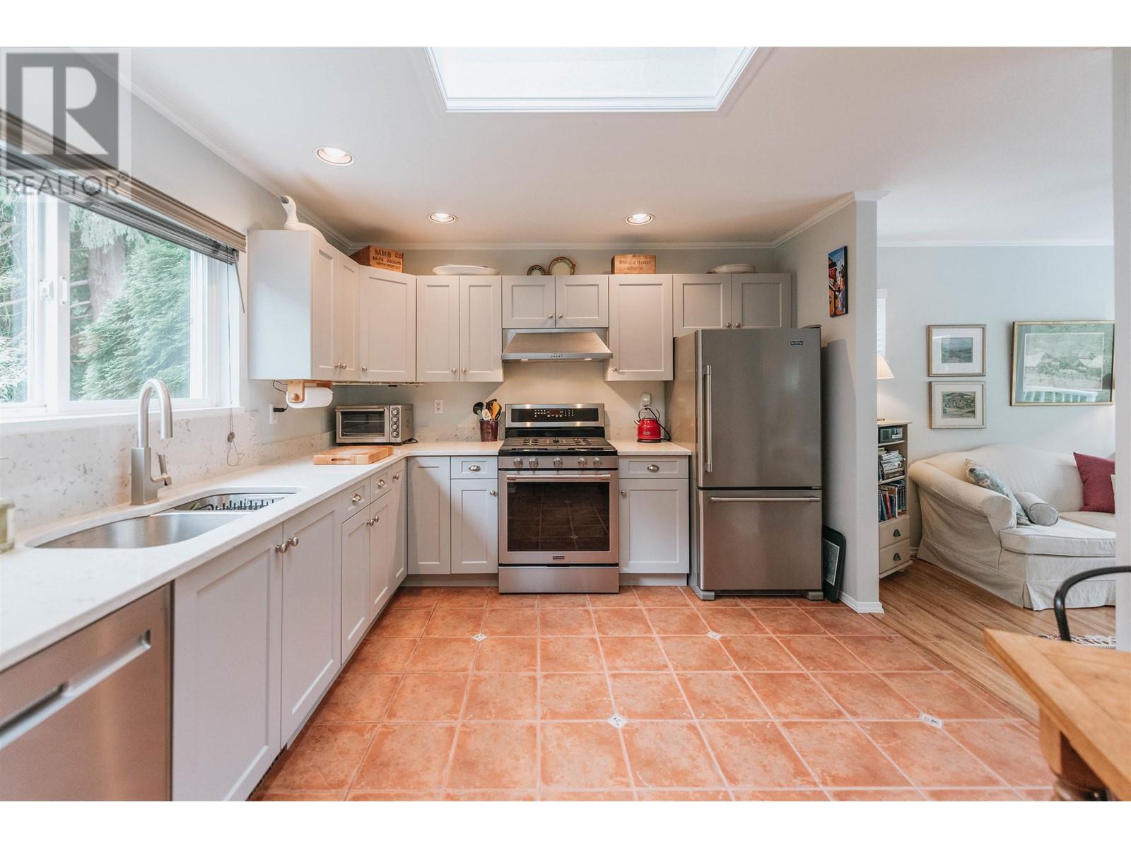 2639 Lower Road, Roberts Creek, British Columbia  V0N 2W4 - Photo 10 - R2830348