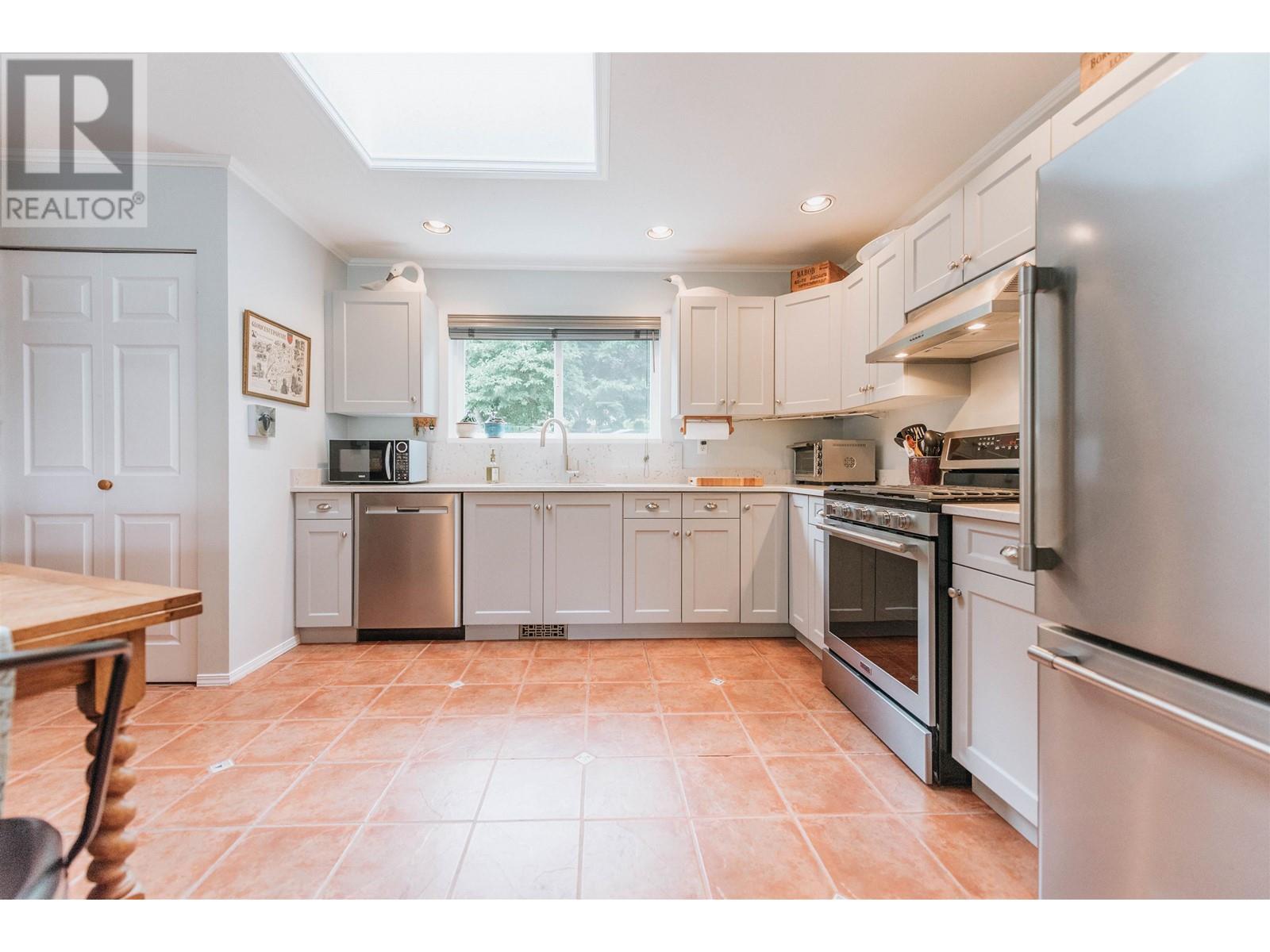 2639 Lower Road, Roberts Creek, British Columbia  V0N 2W4 - Photo 11 - R2830348