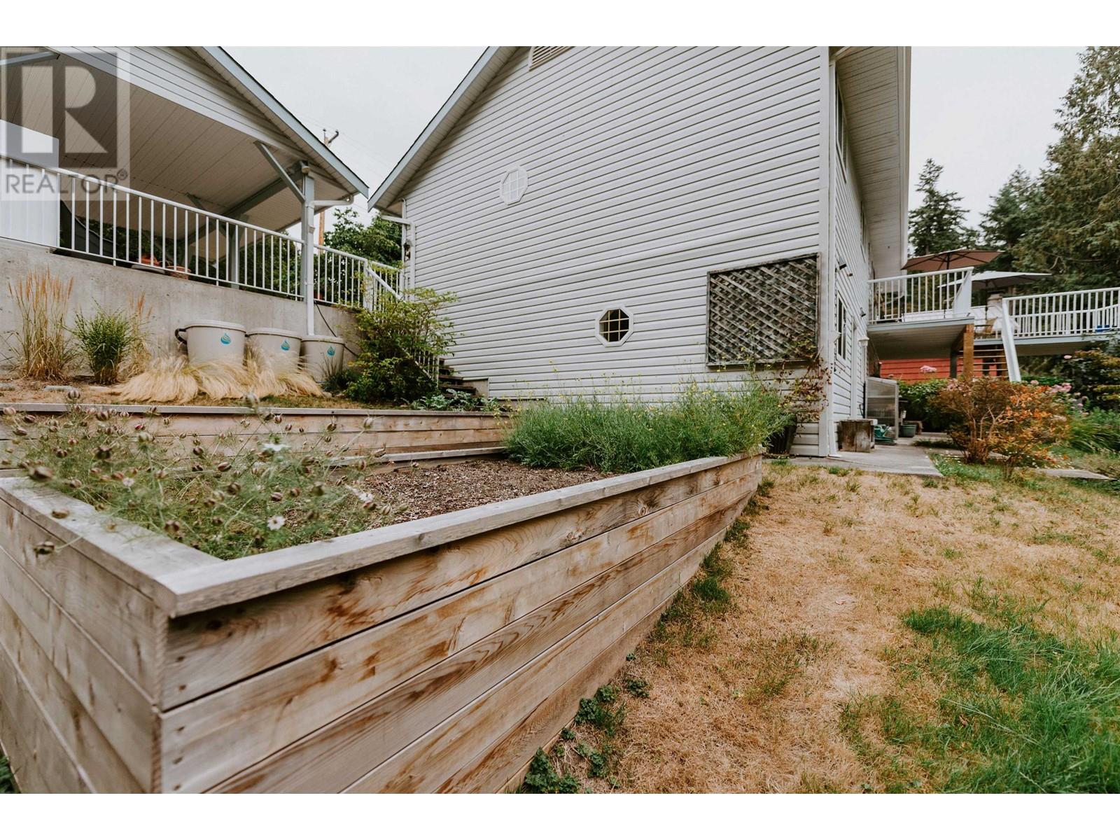 2639 Lower Road, Roberts Creek, British Columbia  V0N 2W4 - Photo 35 - R2830348
