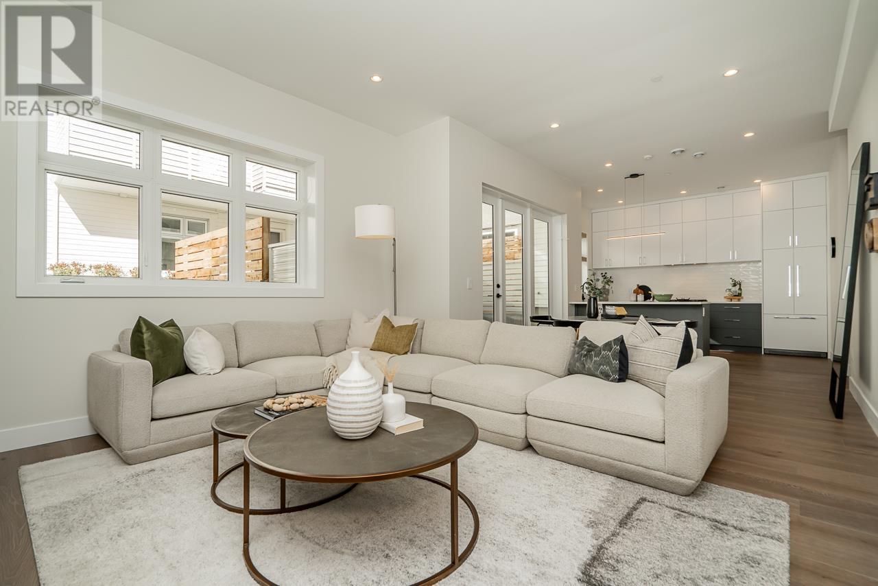 2690 E 8th Avenue, Vancouver, British Columbia  V5M 1W5 - Photo 3 - R2824323