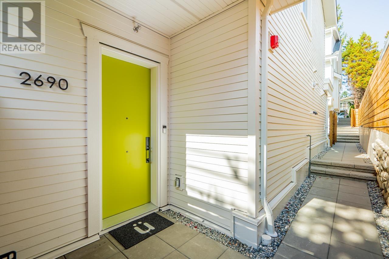 2690 E 8th Avenue, Vancouver, British Columbia  V5M 1W5 - Photo 2 - R2824323