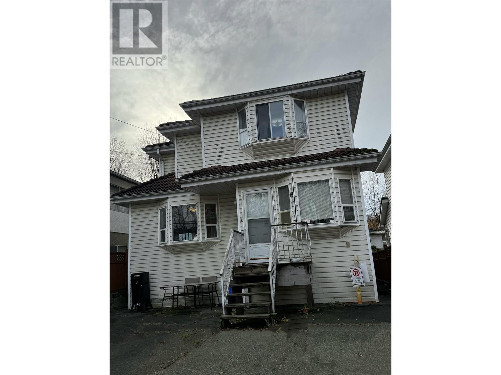 2607 Cambridge Street, Vancouver, British Columbia  V5K 1L6 - Photo 2 - R2811938