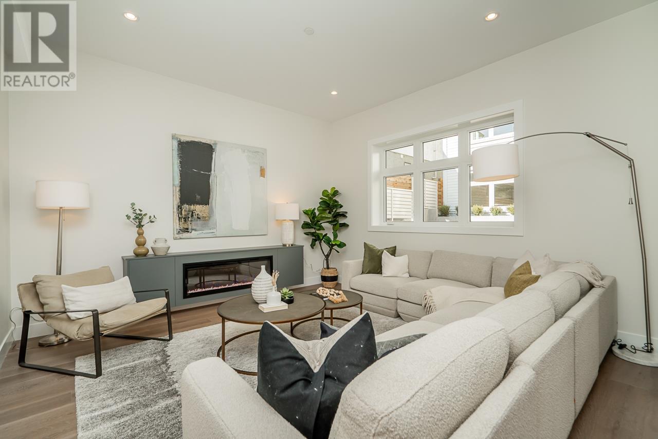 2690 E 8th Avenue, Vancouver, British Columbia  V5M 1W5 - Photo 5 - R2824323