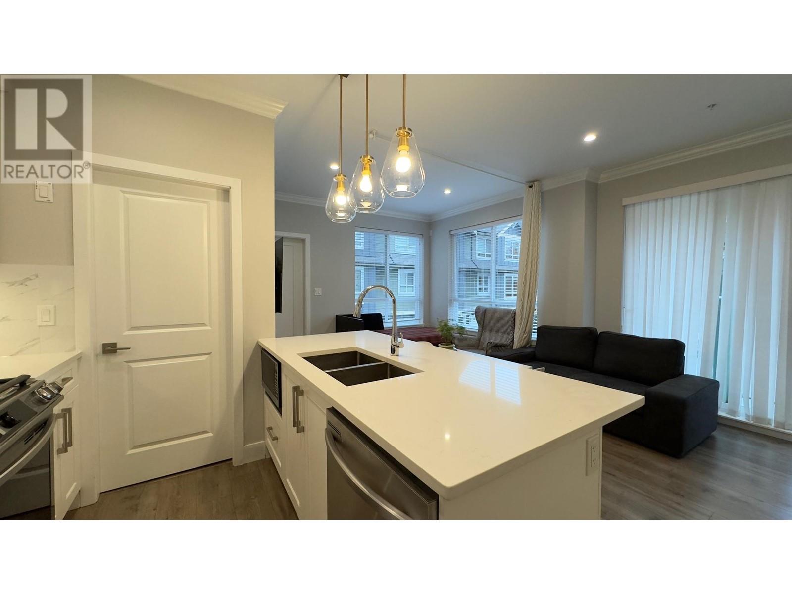 30 430 Duncan Street, New Westminster, British Columbia  V3M 0M2 - Photo 2 - R2829757