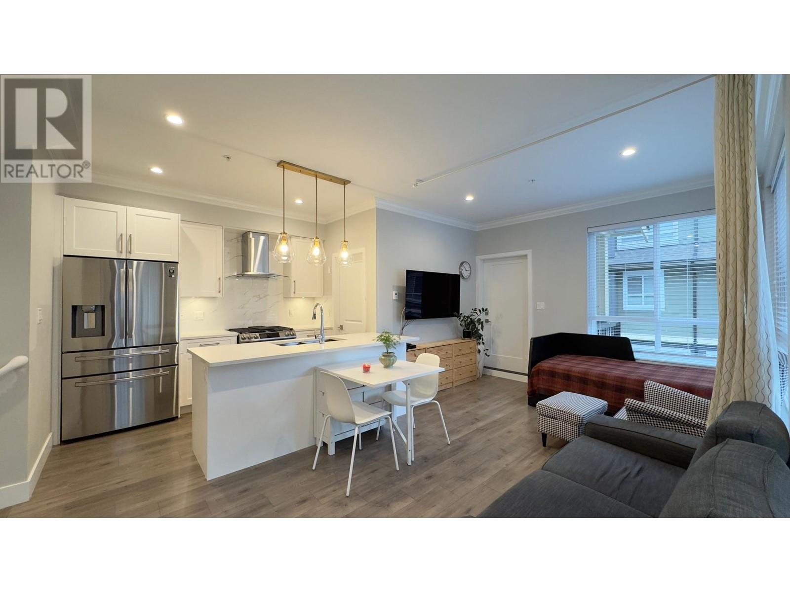 30 430 Duncan Street, New Westminster, British Columbia  V3M 0M2 - Photo 1 - R2829757