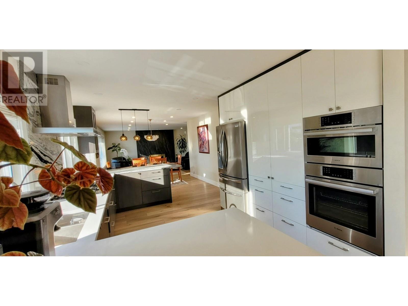 394 Ventura Crescent, North Vancouver, British Columbia  V7N 3G6 - Photo 3 - R2829554