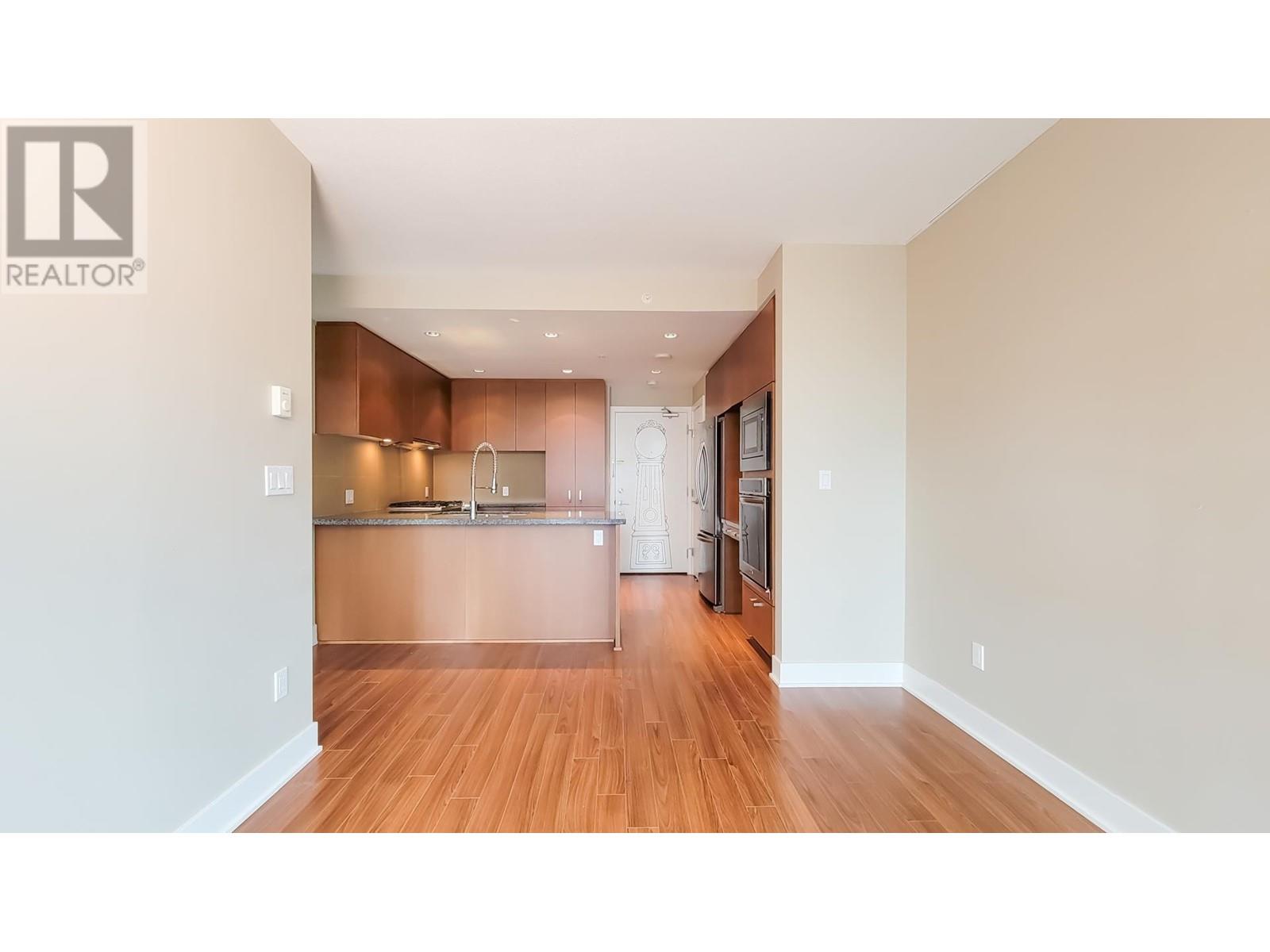 605 3008 Glen Drive, Coquitlam, British Columbia  V3B 0J5 - Photo 11 - R2824996