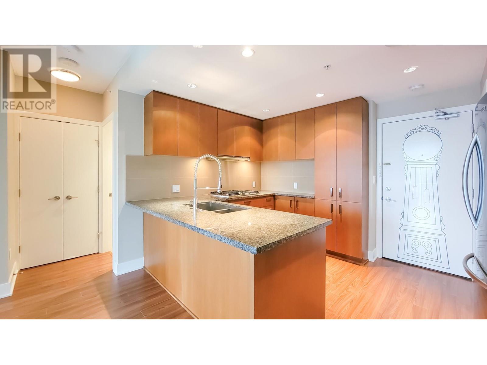605 3008 Glen Drive, Coquitlam, British Columbia  V3B 0J5 - Photo 7 - R2824996