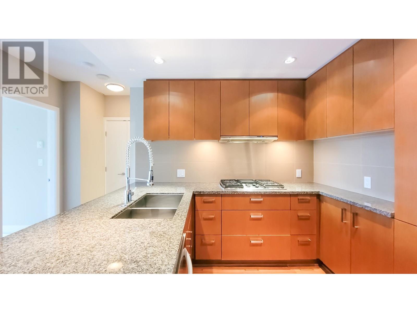 605 3008 Glen Drive, Coquitlam, British Columbia  V3B 0J5 - Photo 8 - R2824996
