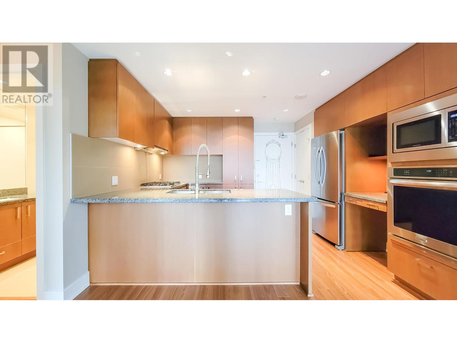 605 3008 Glen Drive, Coquitlam, British Columbia  V3B 0J5 - Photo 5 - R2824996